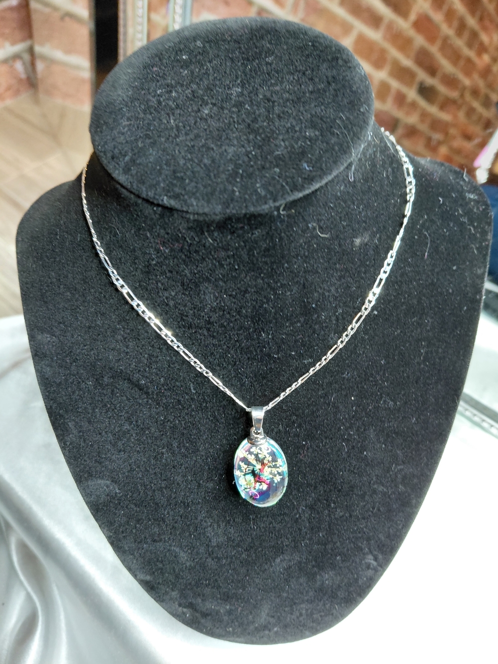 Resin Pendant Necklace - Picture 4 of 6